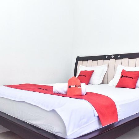 Hotel Reddoorz Near Sultan Hasanuddin Airport 2 Mandai Exterior foto