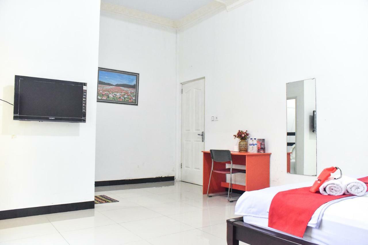 Hotel Reddoorz Near Sultan Hasanuddin Airport 2 Mandai Exterior foto