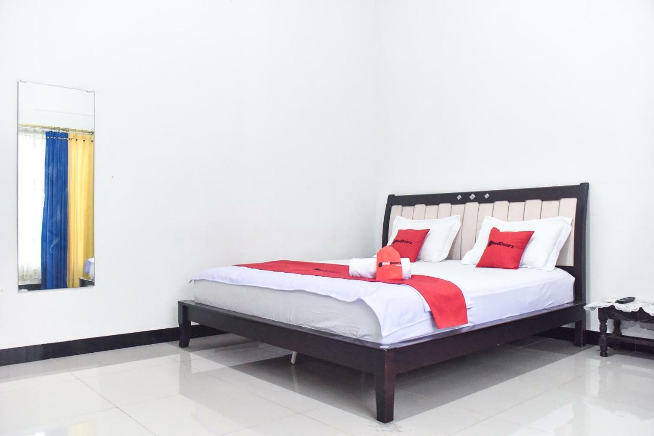 Hotel Reddoorz Near Sultan Hasanuddin Airport 2 Mandai Exterior foto