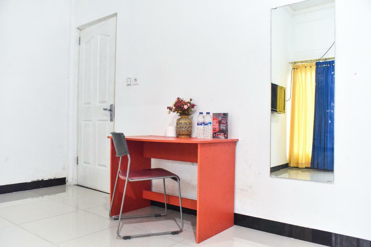 Hotel Reddoorz Near Sultan Hasanuddin Airport 2 Mandai Exterior foto