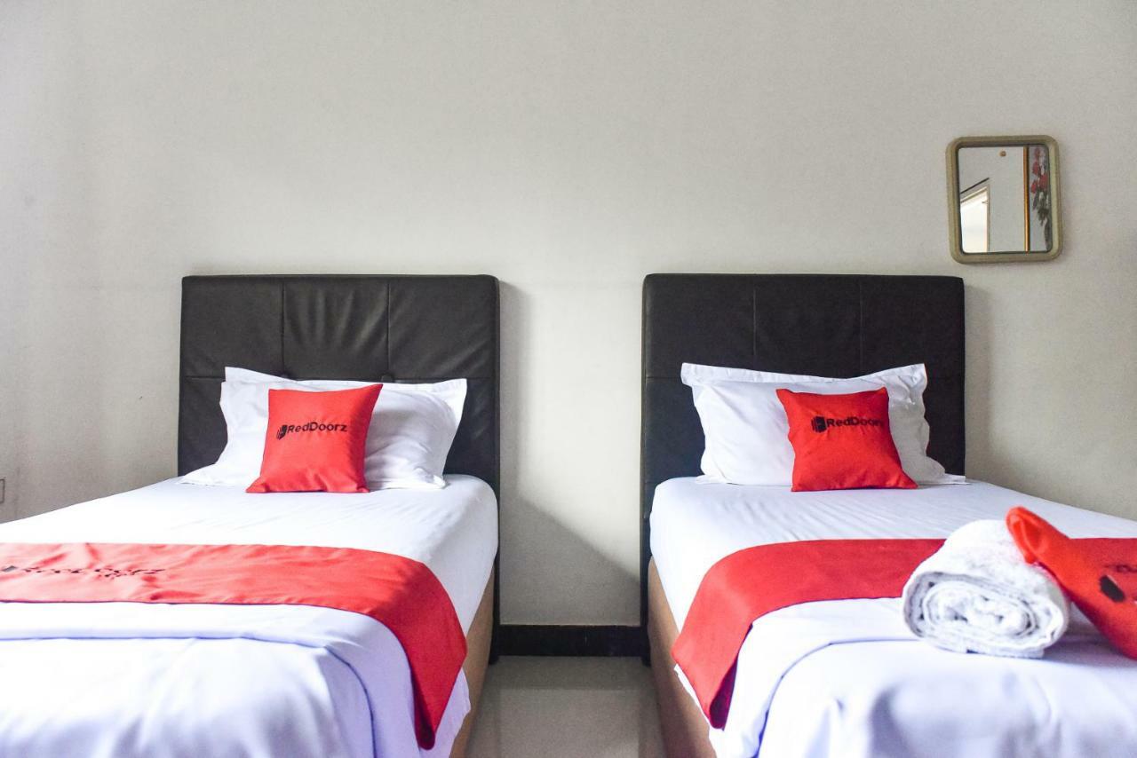 Hotel Reddoorz Near Sultan Hasanuddin Airport 2 Mandai Exterior foto