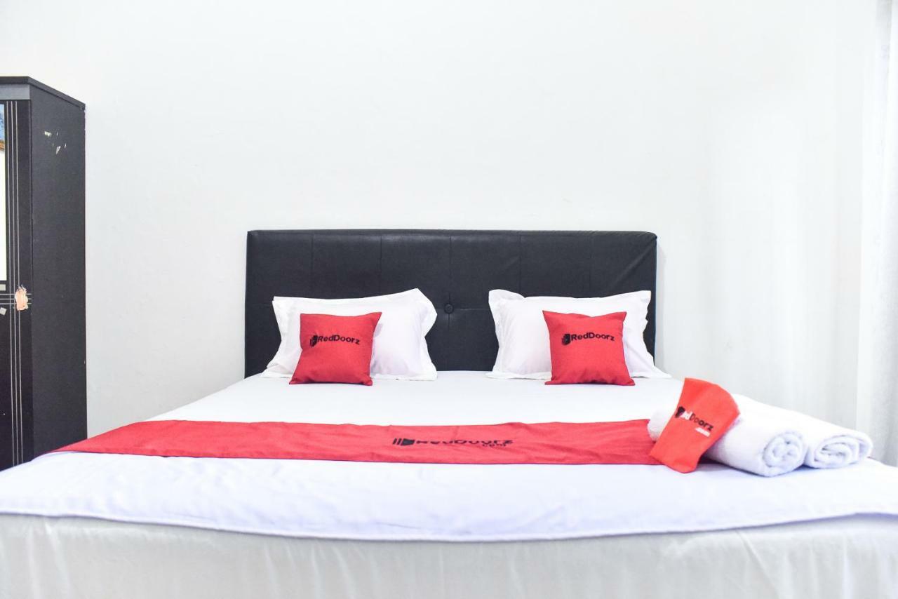 Hotel Reddoorz Near Sultan Hasanuddin Airport 2 Mandai Exterior foto